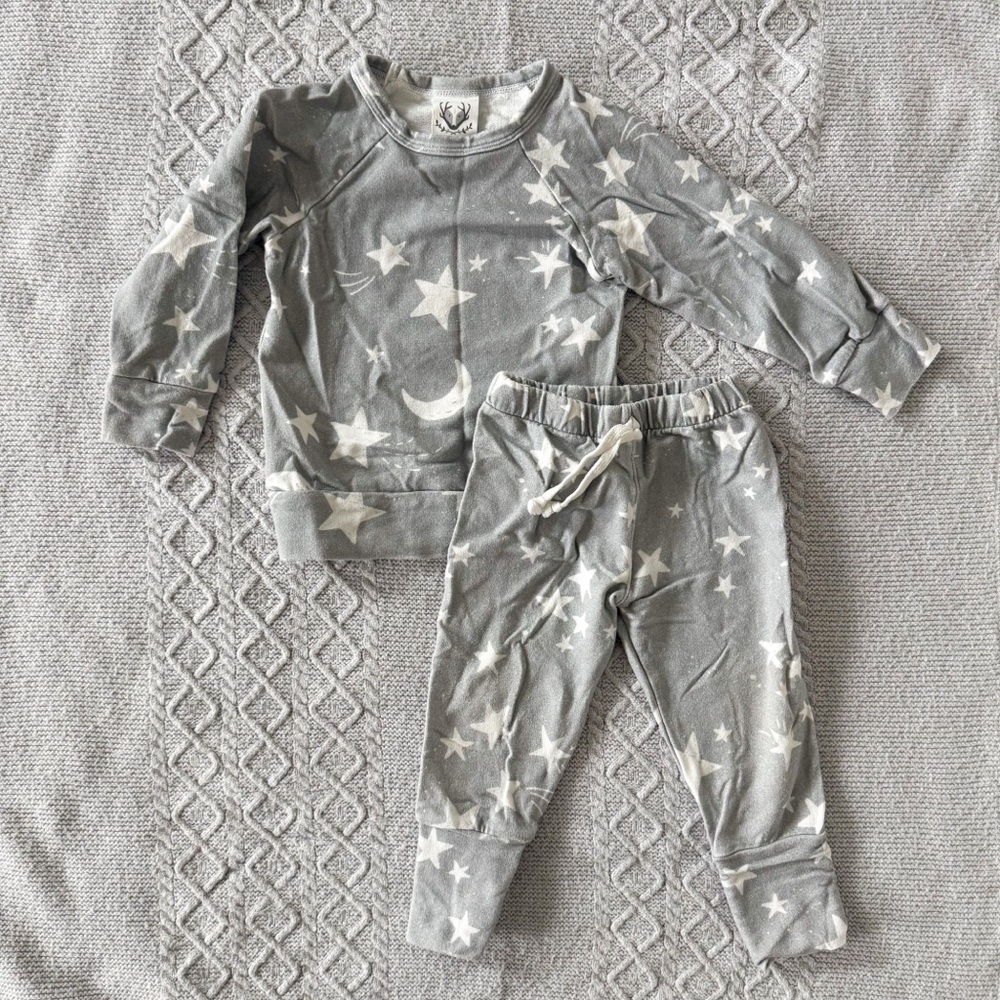 Nixi Lauroo Small Shop Gray & White Star Print Toddler Matching Set